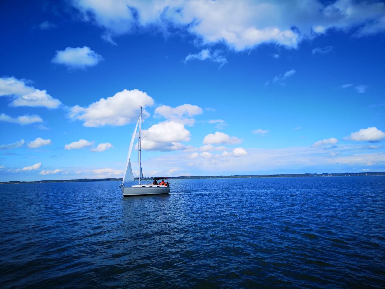 Zum Artikel "Wenn der Hörsaal einem Kloster weicht –  Meditation auf Frauenchiemsee und Segeln auf dem Chiemsee"